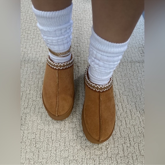 ✨ TAN FUR-LINED PLATFORM SLIPPER MULES ✨ - Picture 5 of 8